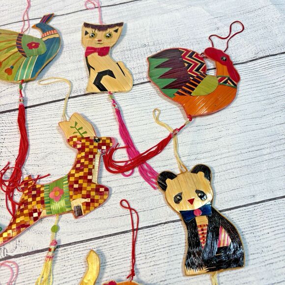 Vtg Woven Straw Bamboo Christmas Ornaments Lot 12 Vibrant Colors Animals Tassels - Picture 3 of 5